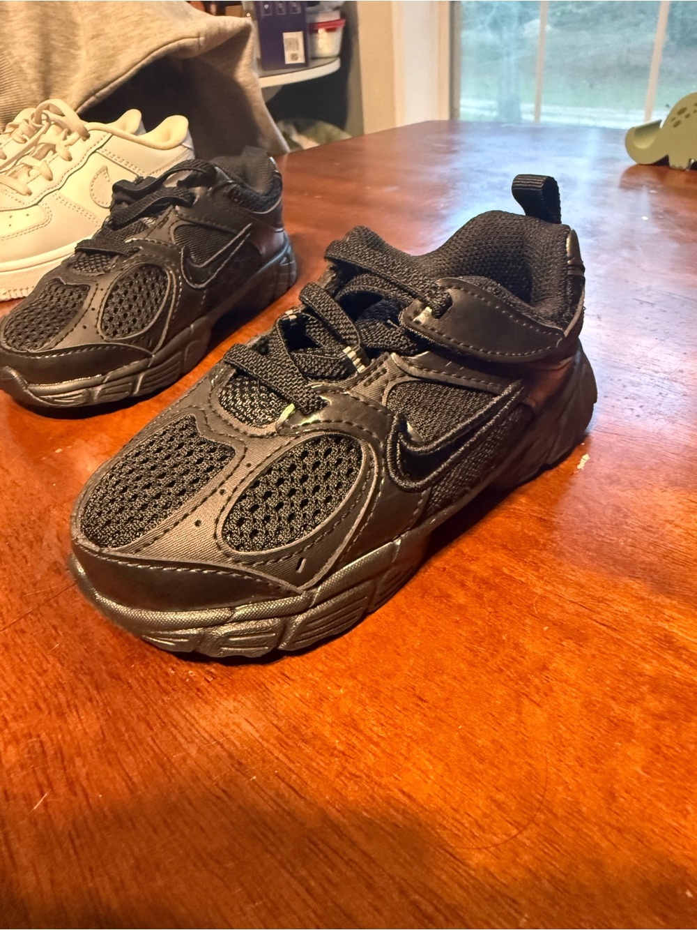 Nike V5 - Picture 1 of 1